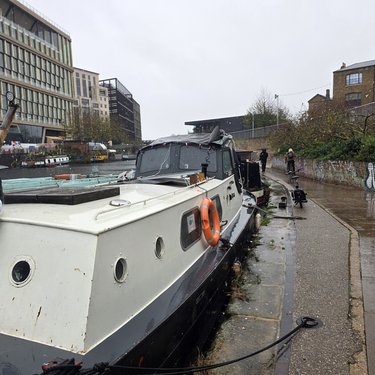 Jonge Jan on canal in winter sleet