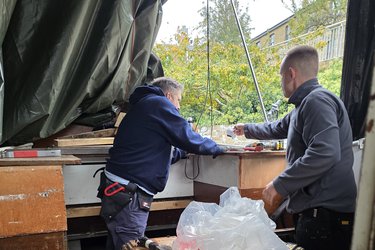 Crew working inside Jonge Jan