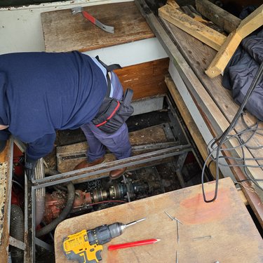 Crew working inside Jonge Jan