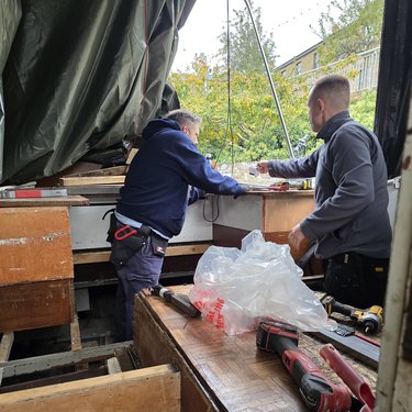 Crew working inside Jonge Jan